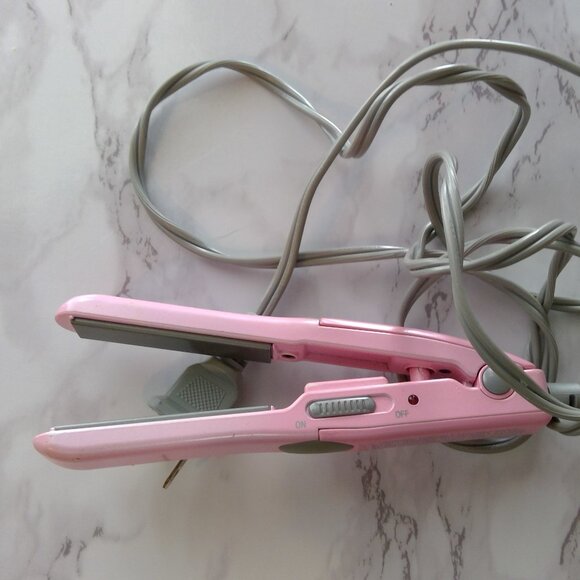 Nano Titanium by Babyliss Pro 1/2" Ceramic Straightening Iron - Travel Size! - Picture 2 of 12